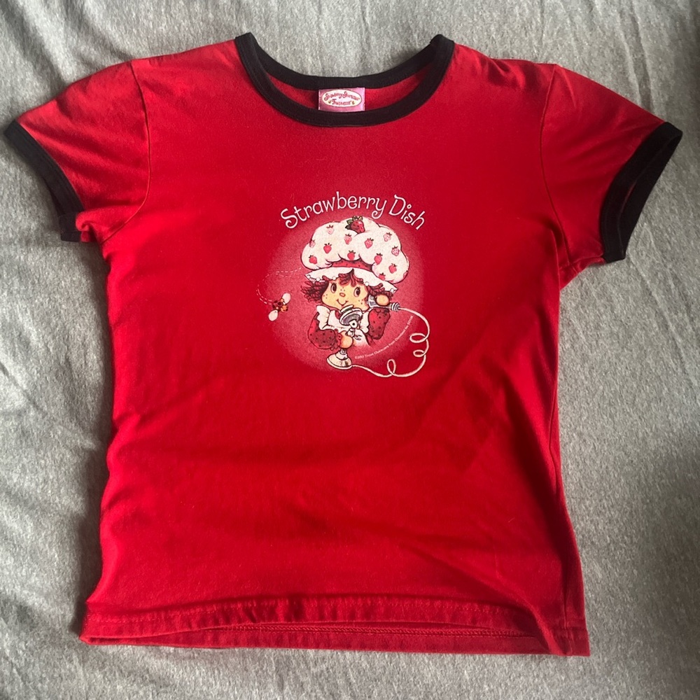 vintage strawberry shortcake baby tee!! 💌